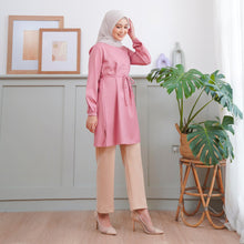 Muat gambar ke penampil Galeri, Wulfi Atasan Tunik Simple Blush Pink Dapat Free Bros Bisa Untuk Bumil Busui Santai Lengan Panjang
