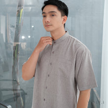 Muat gambar ke penampil Galeri, Wulfi Atasan Kemeja Pria Koko Shirt Short Sleeve Misty Wood

