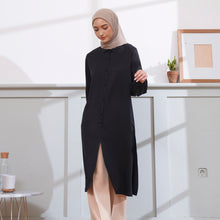 Muat gambar ke penampil Galeri, Wulfi Atasan Kemeja Tunik Middle Slit Black Kasual Lengan Panjang Baju Muslim
