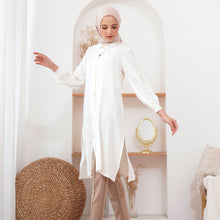 Muat gambar ke penampil Galeri, Wulfi Atasan Kemeja Tunik Middle Slit White Kasual Lengan Panjang Baju Muslim
