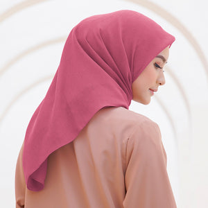 Wulfi Hijab Segiempat 110cm Cornskin Lilit Pink Fanta