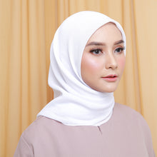 Muat gambar ke penampil Galeri, Wulfi Hijab Segiempat 110cm Cornskin Lilit Putih Bersih
